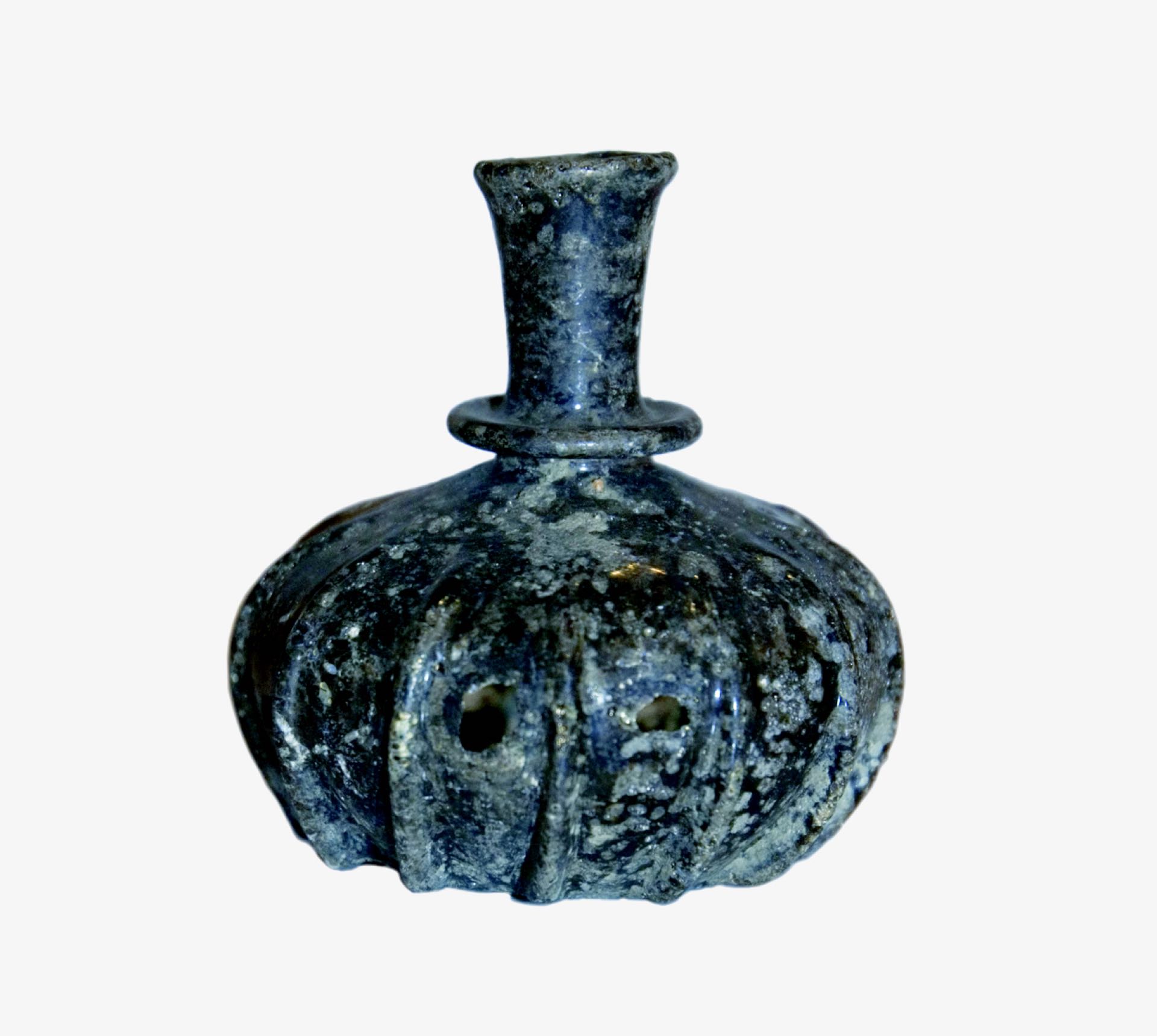 Fiole de verre à collerette à usage funéraire, Poitou (France)