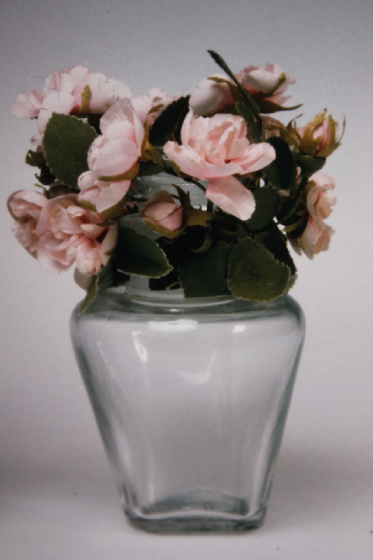 Flacon simulant un vase fleuri déposé par Guerlain, France, début du 20e siècle